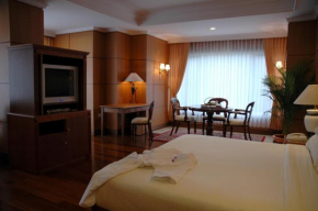 Гостиница Royal Senyiur Hotel  Prigen